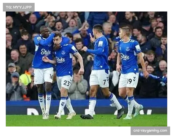 埃弗顿换人调整效果有限，替补球员未能改变比赛局面